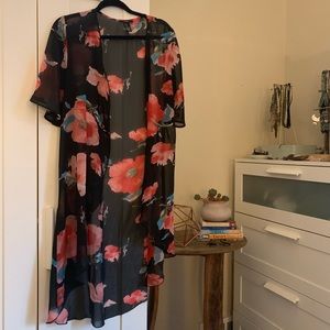 KIMONO🥀 beautiful black +red floaty floral design